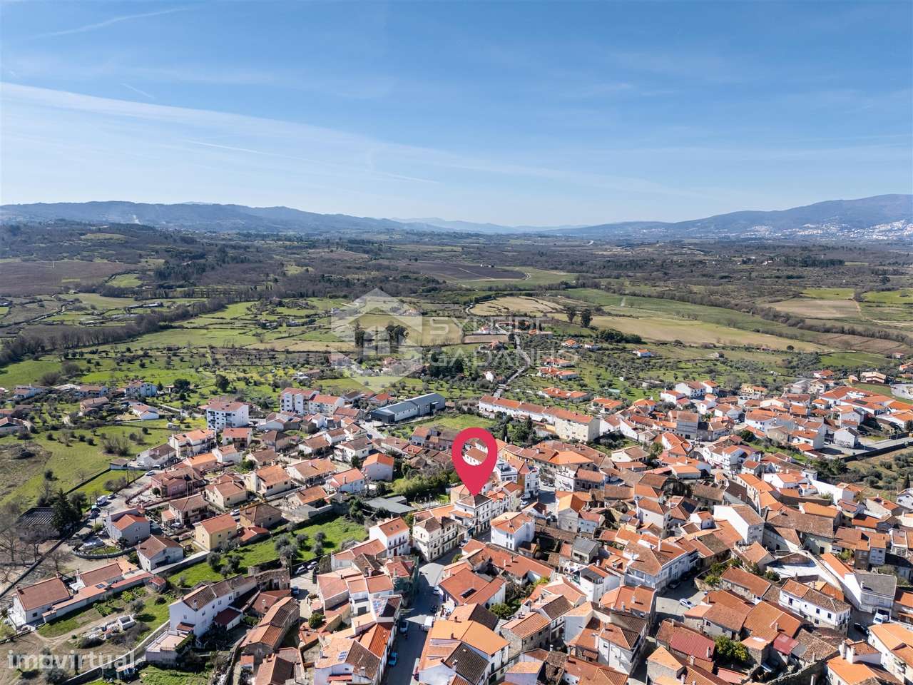 Prédio para venda centro de Caria com comércio no rés-do-chão e ampla-13