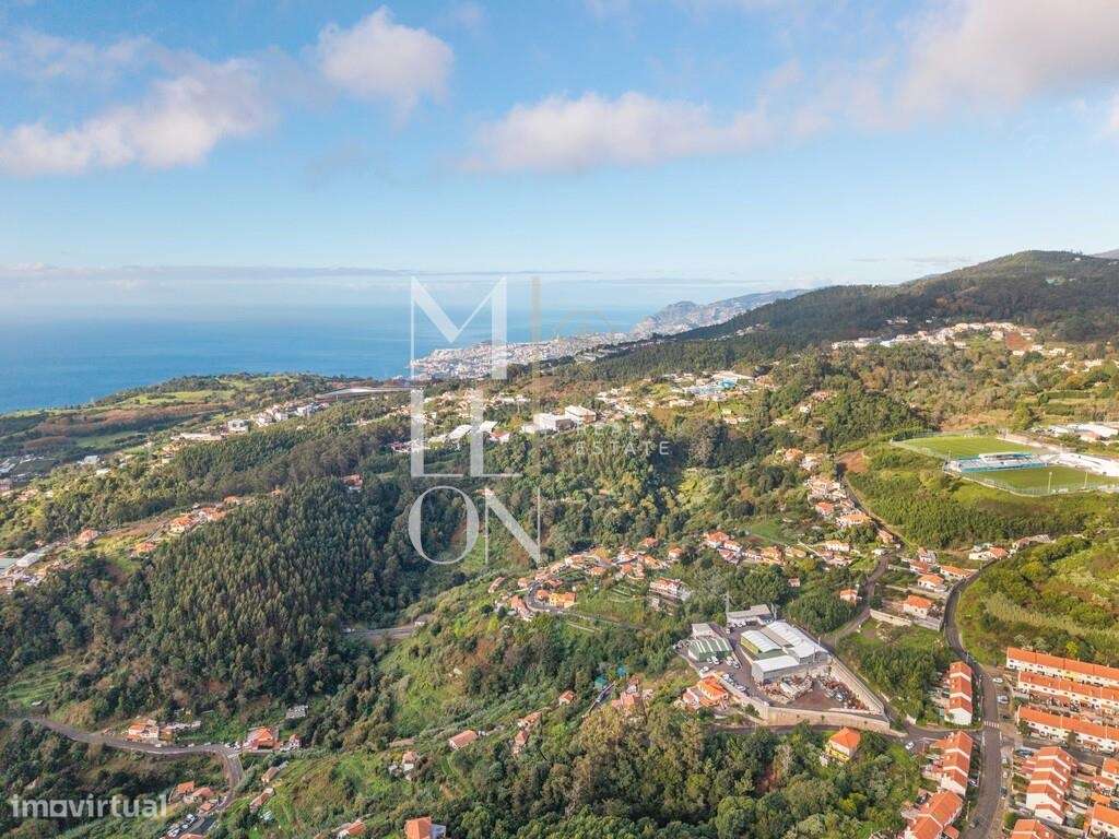 Oportunidade de Investimento Industrial - lote 7.290 m2 com 1.595 m2 d-9