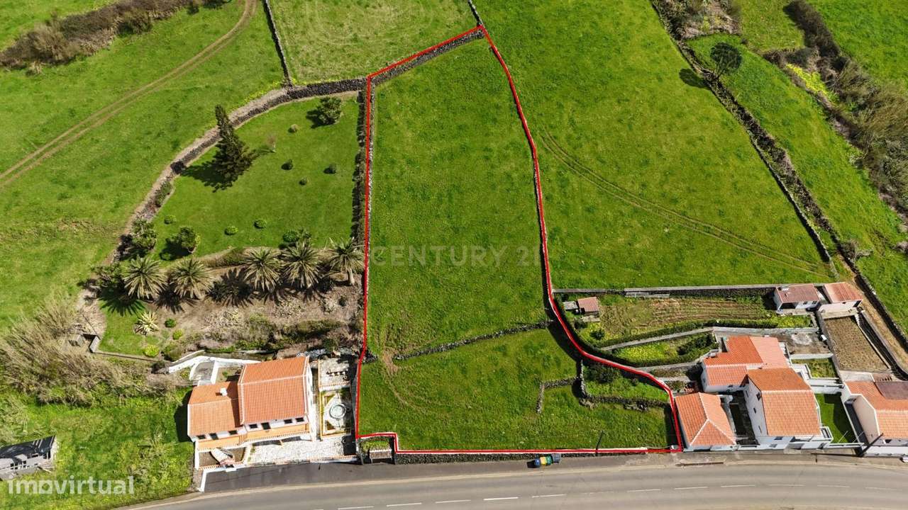 Terreno com Vista Mar em Localização Privilegiada - Grande imagem: 2/7