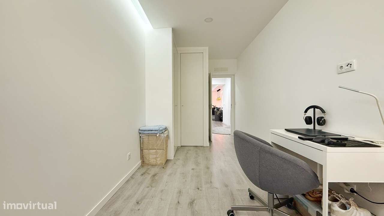 Apartamento T2 Totalmente Remodelado com Suite e Varanda-17