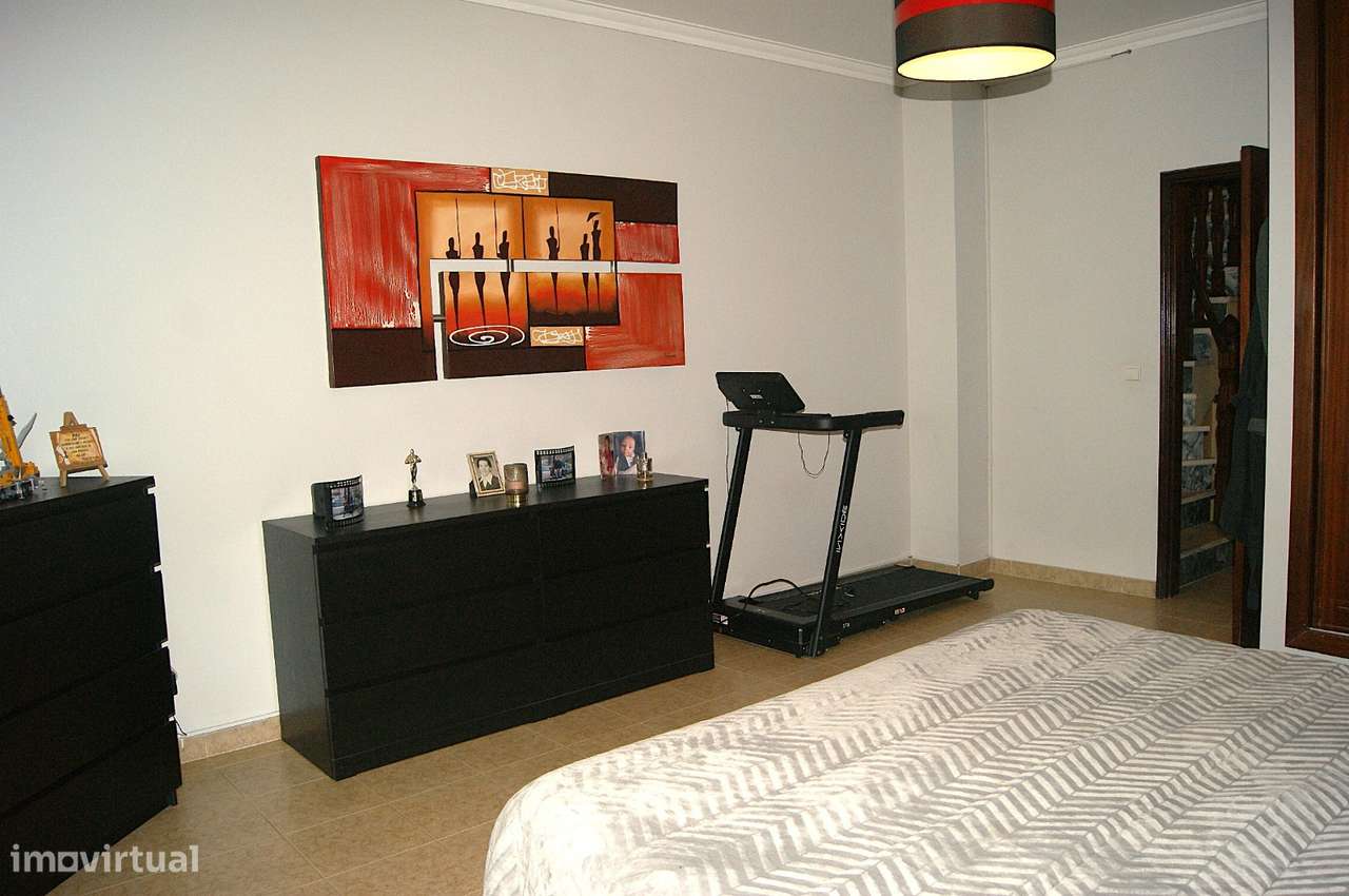 Moradia com 4 assoalhadas em ótimo estado.-22