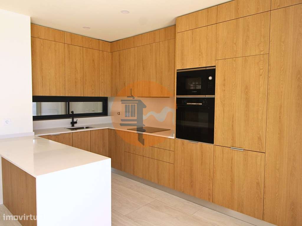 Moradia de luxo com amplas áreas, piscina, jardim e vista mar - Grande imagem: 5/60