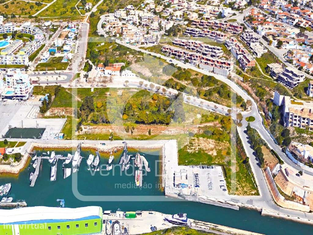 Terreno Urbano com 7899 m² junto à Marina de Albufeira. - Grande imagem: 2/14