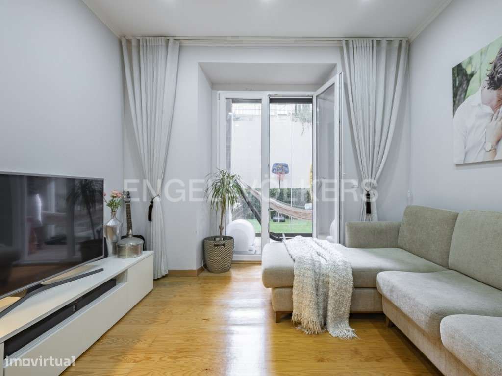 T4 remodelado com terraço e jardim Anjos / Arroios-11