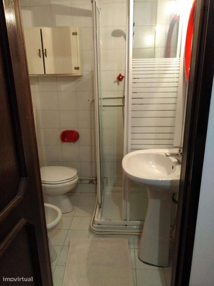 Quarto - localizado em Massarelos Porto - Grande imagem: 3/10