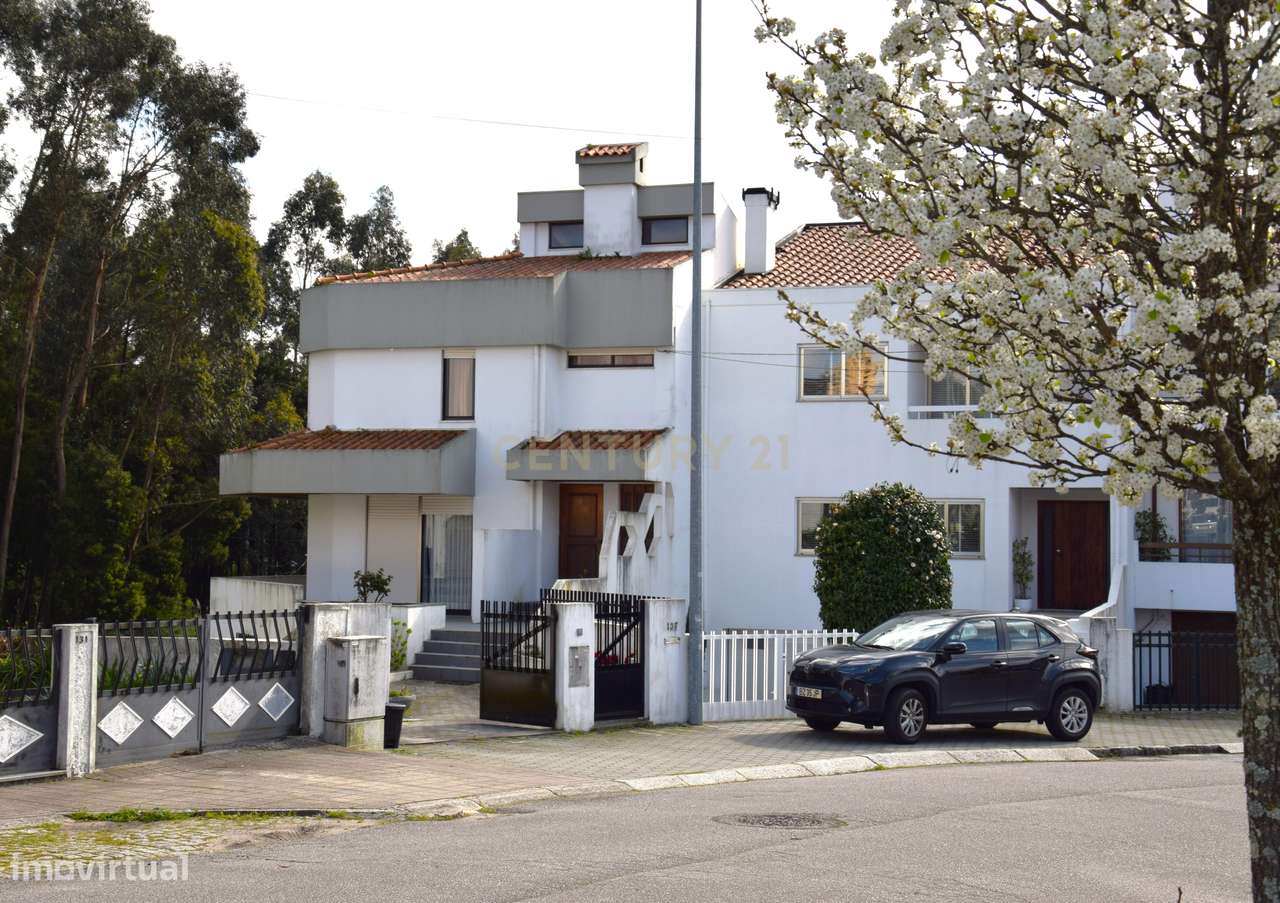 Moradia T6 (ou T4+T2) em Vila Nova de Gaia - Vilar do Paraíso-0