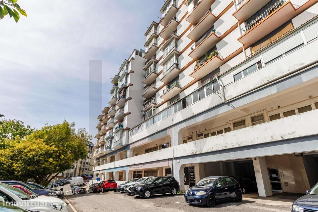 T1 para Venda em Rio de Mouro | Próximo da Estação e Serviços-24