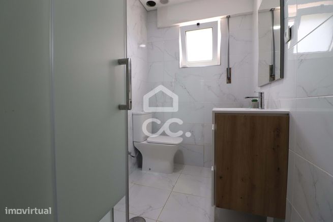 Apartamento T3 com terraço e arrumos em Eiras.-9