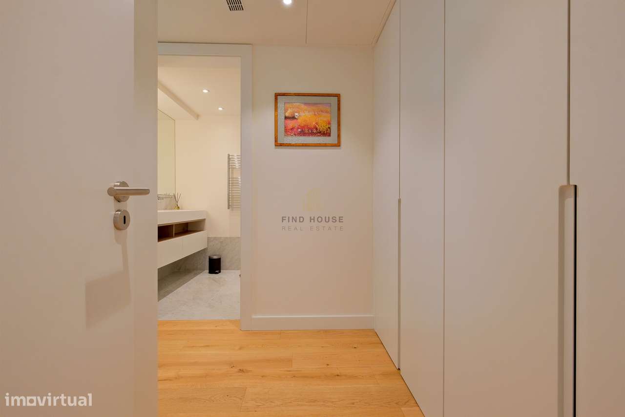 Apartamento T3 em condomínio privado, com terraços e garagem, no Prínc-32