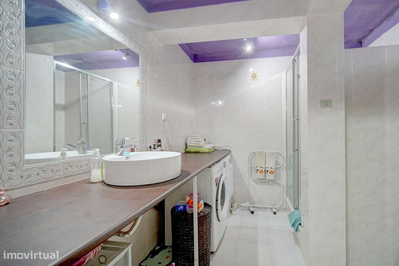 Quinta com Casa Tradicional com Piscina e Terreno de 8.800 m²-11