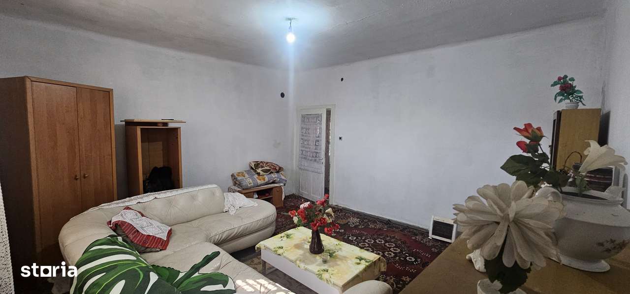 Casă cu 4 camere, teren mare și utilități-7