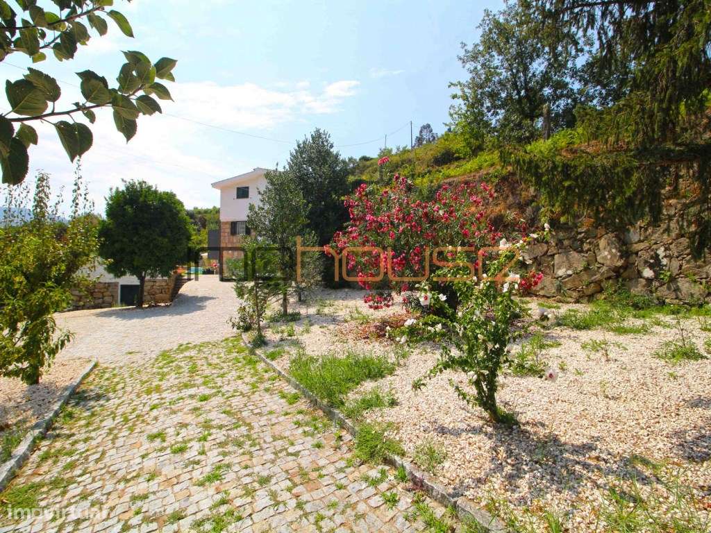 Quinta com Casa Remodelada e Antigo Moinho de Água Junto a Ribeiro-31