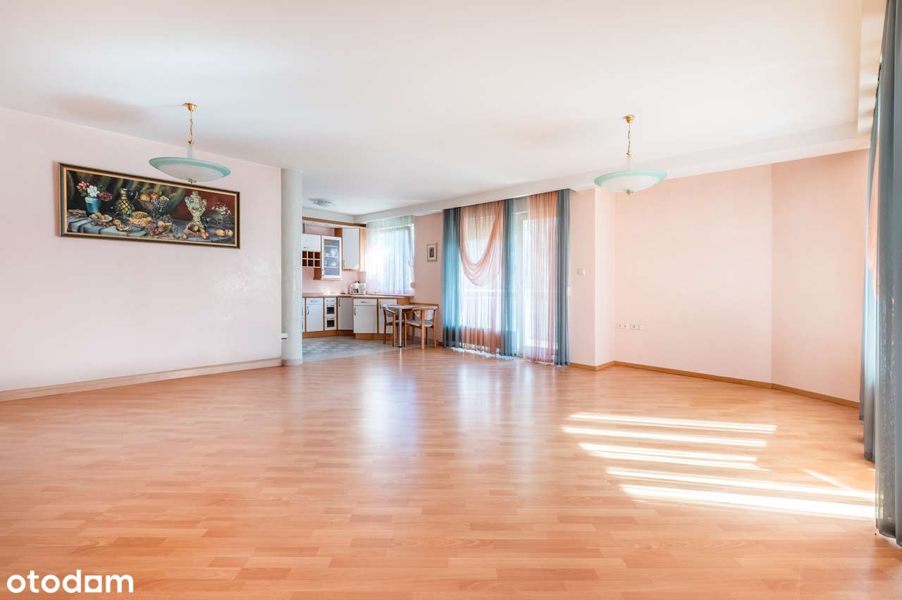 Mieszkanie dla osób szukających przestrzeni z 3 balkonami i parkingiem-3