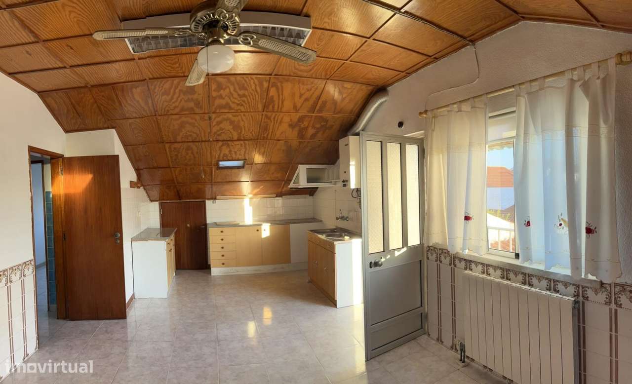 Andar de Moradia T2 Quinta do Conde - Grande imagem: 2/5