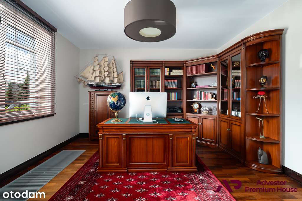 Willa z basenem + duża działka z własnym stawem-13