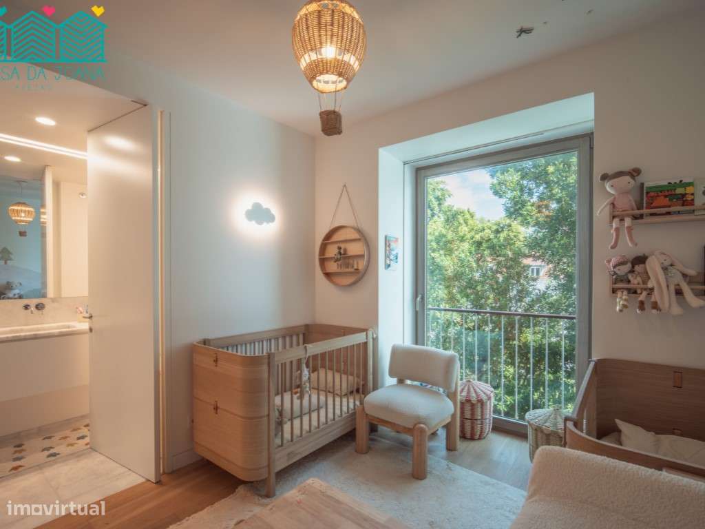 Apartamento T4 com Lugares de Garagem no Centro de Lisboa-41
