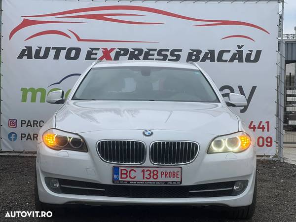 BMW Seria 5 525d xDrive Touring - 12