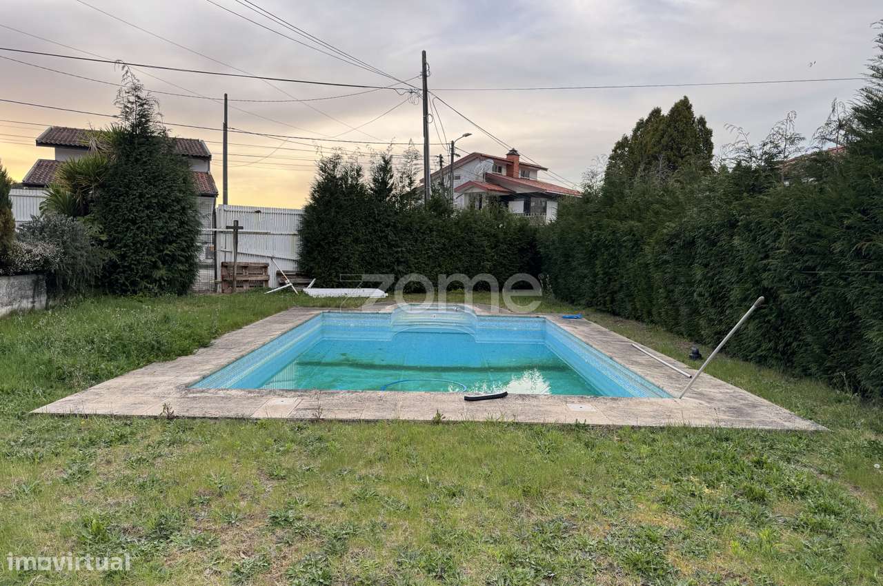Terreno Urbano com Piscina, para Venda - Grande imagem: 3/9