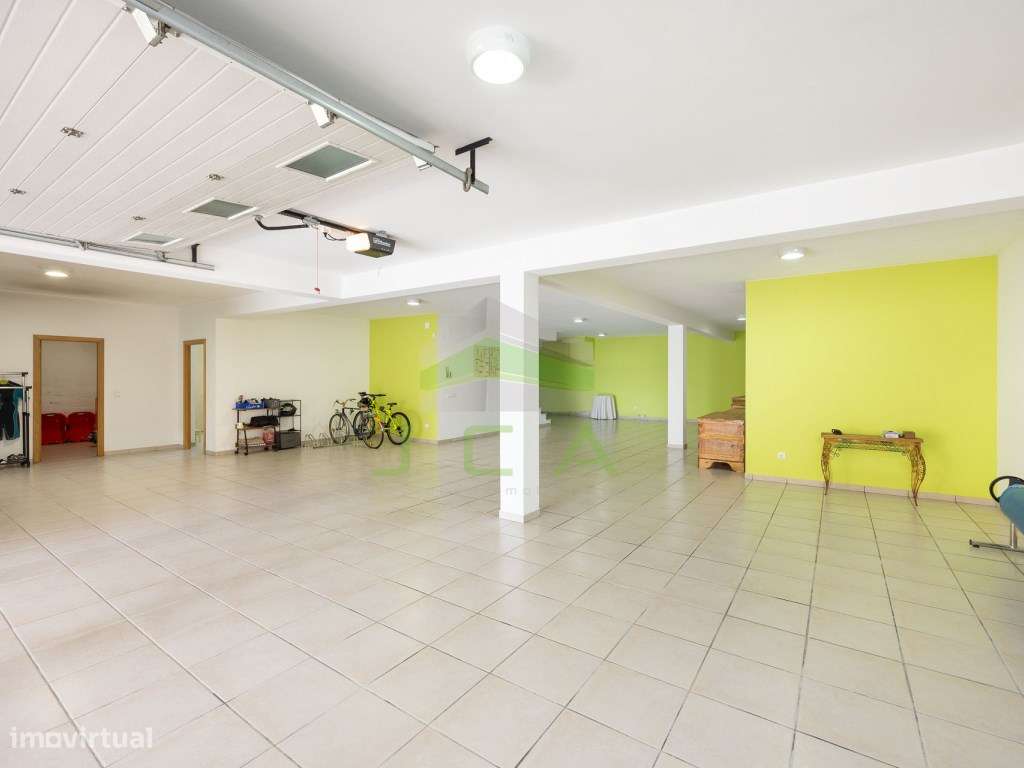 Moradia V4 com piscina e terreno-32