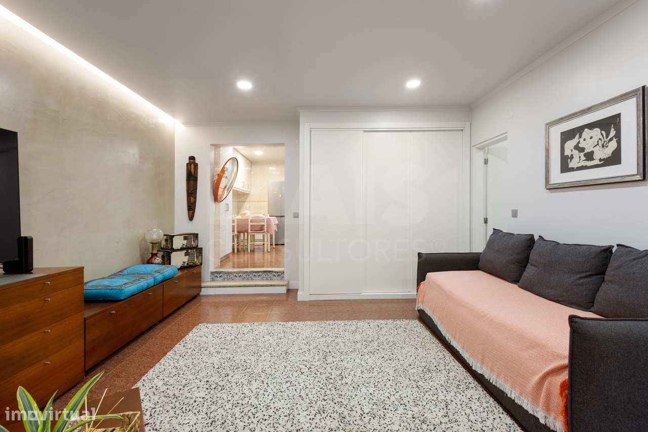 Andar de Moradia T2 Totalmente Remodelado a menos de 10 Minutos das... - Grande imagem: 4/22