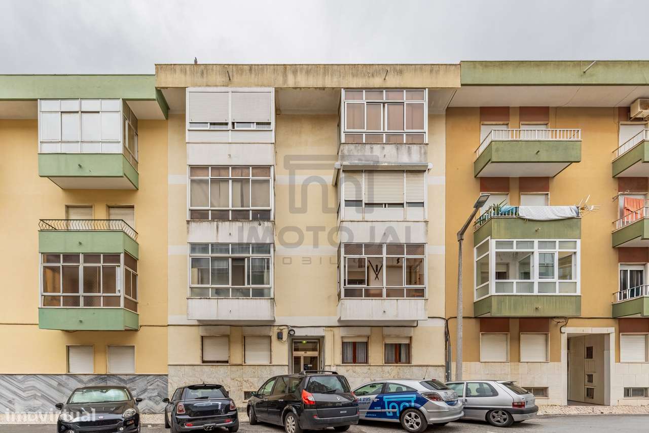 APARTAMENTO T2 (R/C) + POTENCIAL T0 INDEPENDENTE (CV) + QUINTAL-2