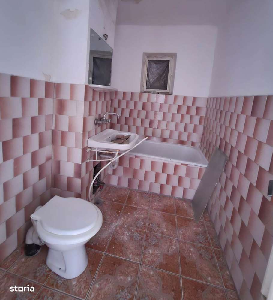 Apartament cu 3 camere, zona Favorit, parter - Imagine principală: 5/6