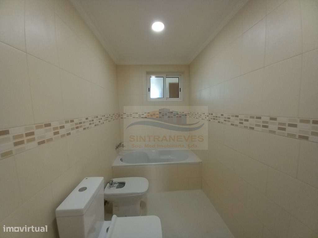 Moradia T3+T3 totalmente remodelada, com terraço, 4 casas de banho,...-24