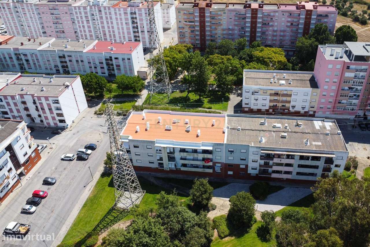T2 com Vista Panorâmica sobre Setúbal | Excelente Localização-26