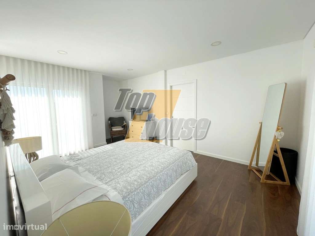 Moradia Isolada T4+1 com piscina-15