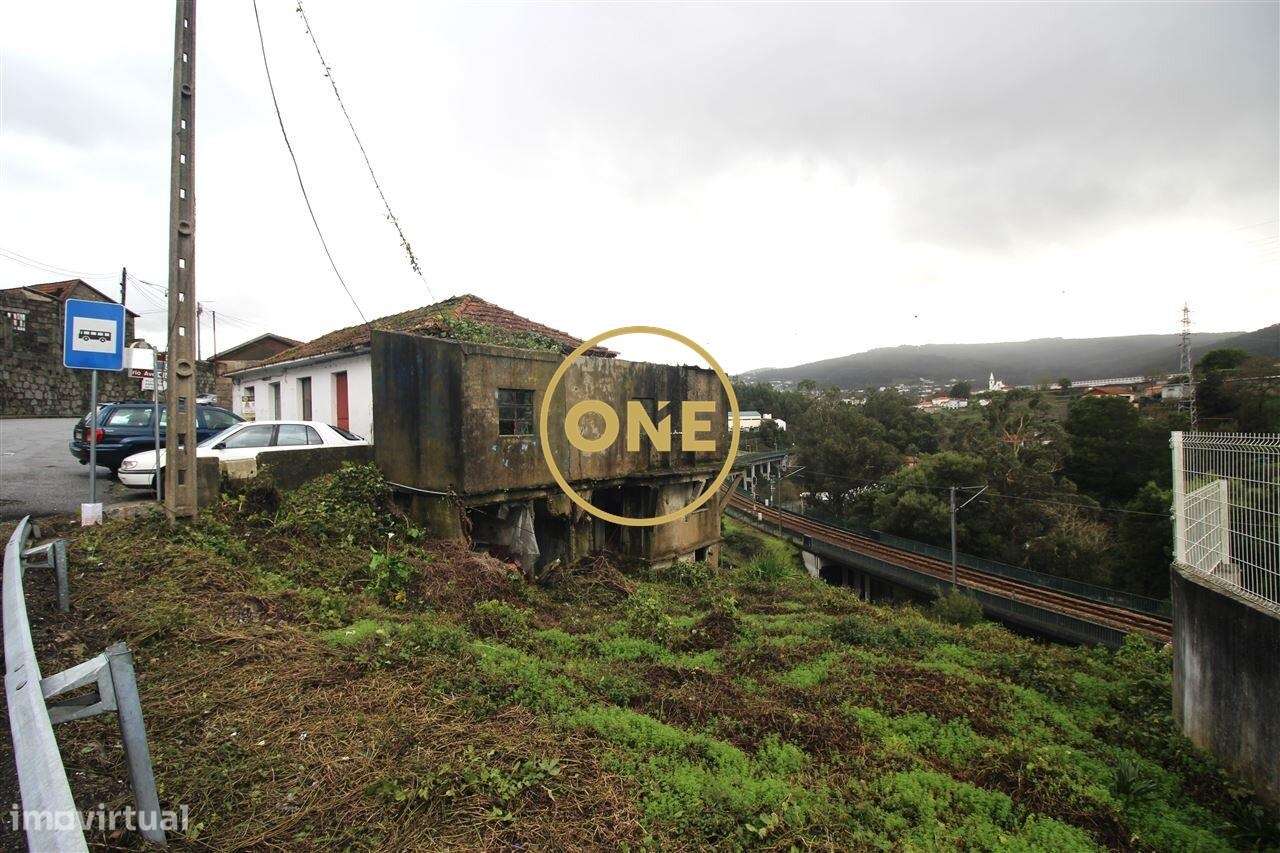 Moradia em Ruínas em Bairro - Grande imagem: 2/6