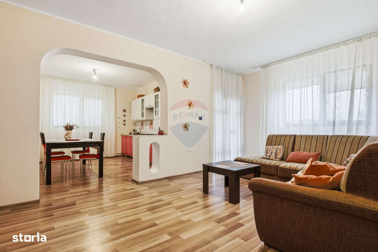 Casă / Vilă cu 6 camere de vânzare I Podul Iloaiei I Comision 0% - Imagine principală: 2/19