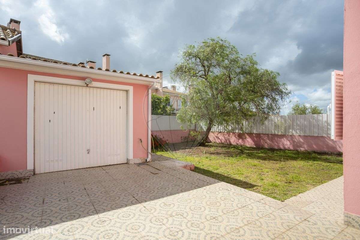 Moradia T4 em Quinta do Anjo-7