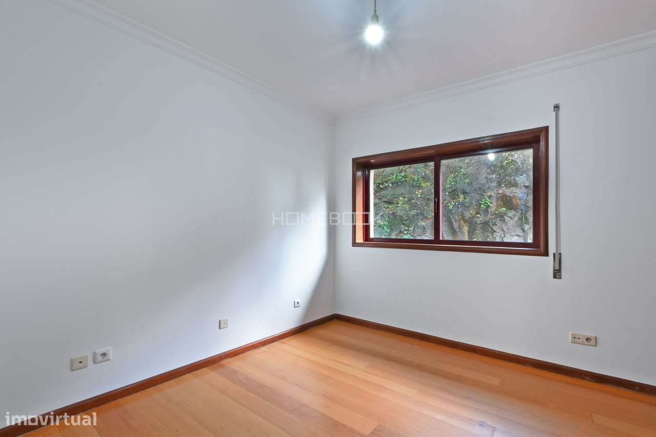 Apartamento T3 em plena Avenida Fernão Magalhães - Grande imagem: 4/16