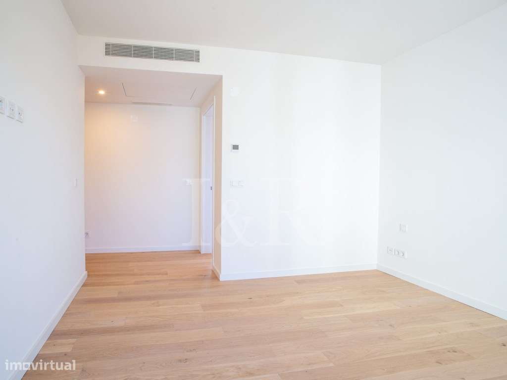 Apartamento T4 com varanda e estacionamento na Praça de Espanha - Grande imagem: 4/71