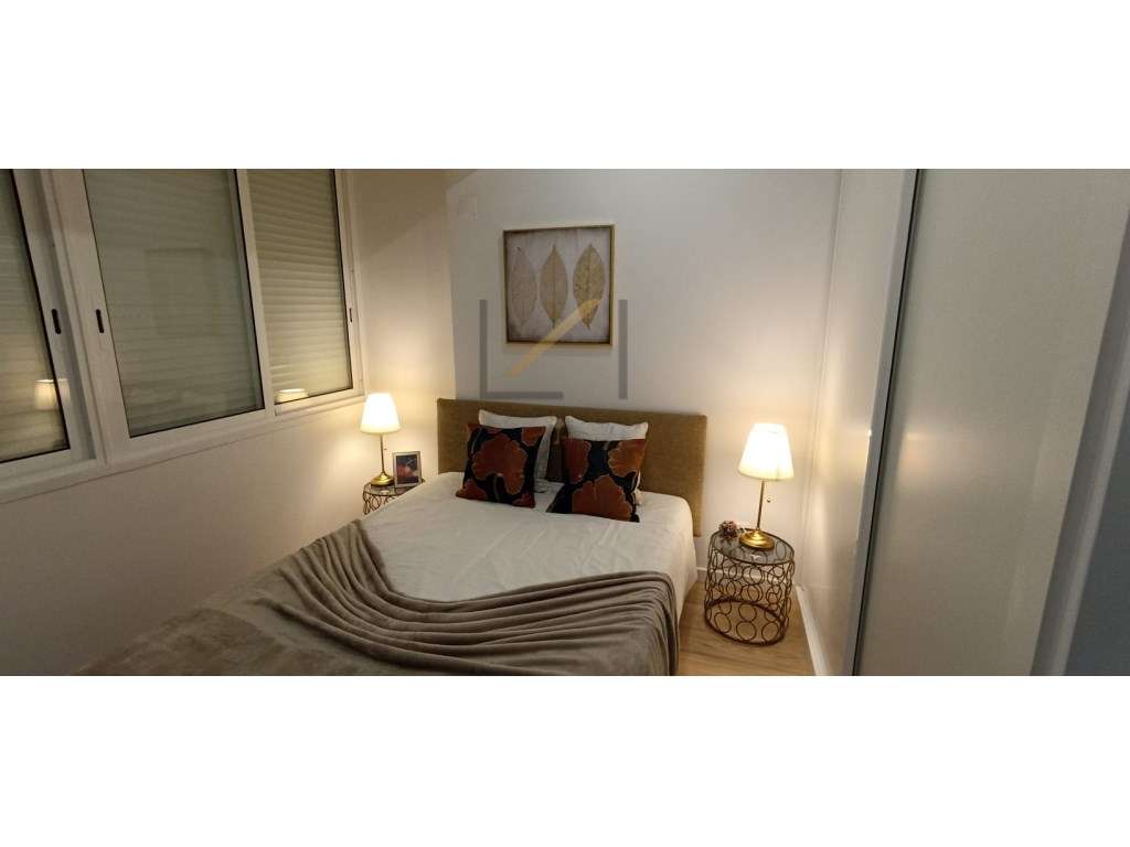 T3 renovado em Benfica - varanda e elevadores-11