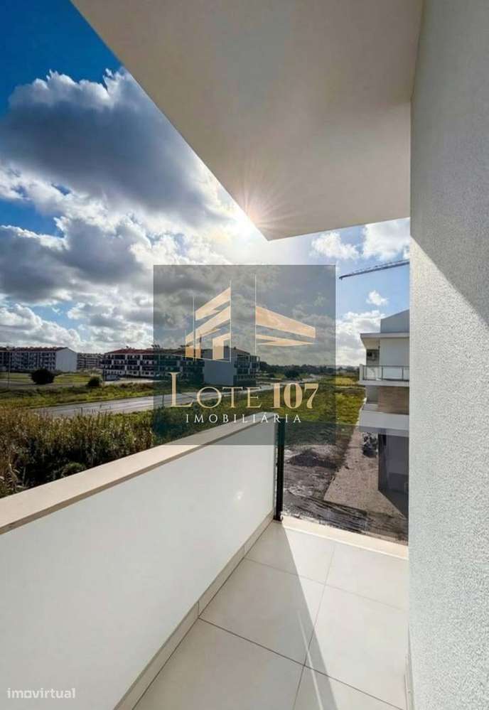 Apartamento T3 Novo em Val Flores-11