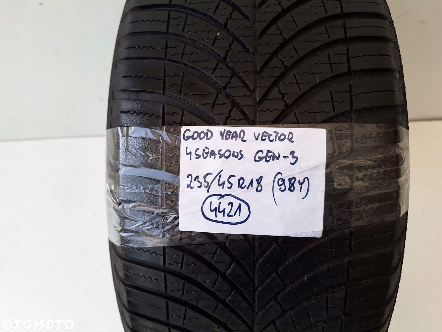 GOODYEAR VECTOR 4SEASONS GEN-3 OPONA 235/45 R18 98Y - 2