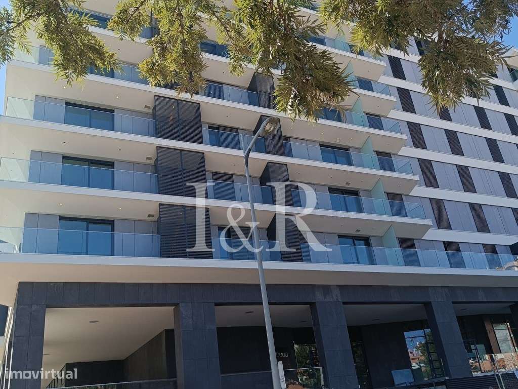 Apartamento T3 com varanda e estacionamento nas Avenidas Novas - Grande imagem: 5/17