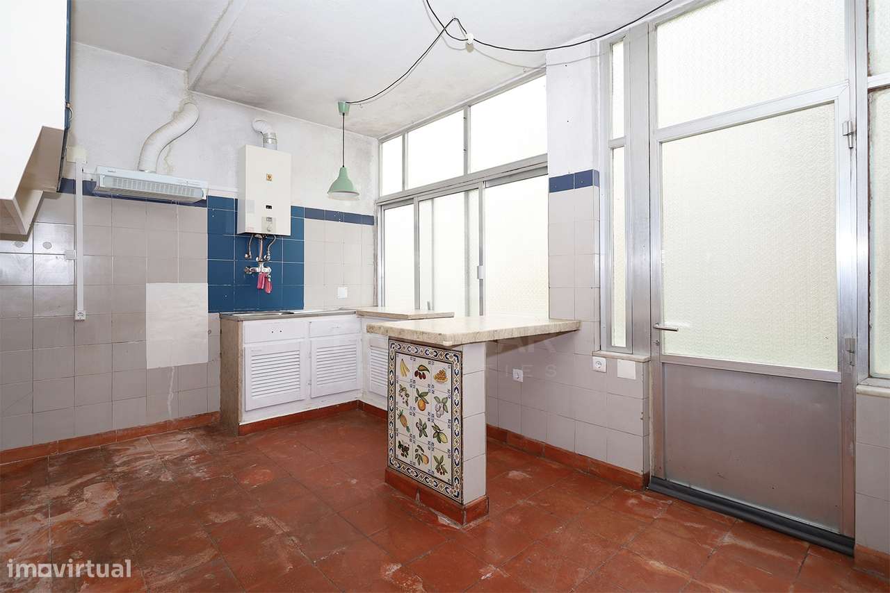 T4 Duplex - Parede - Vista Mar - Varanda - Garagem - Para Renovação-15