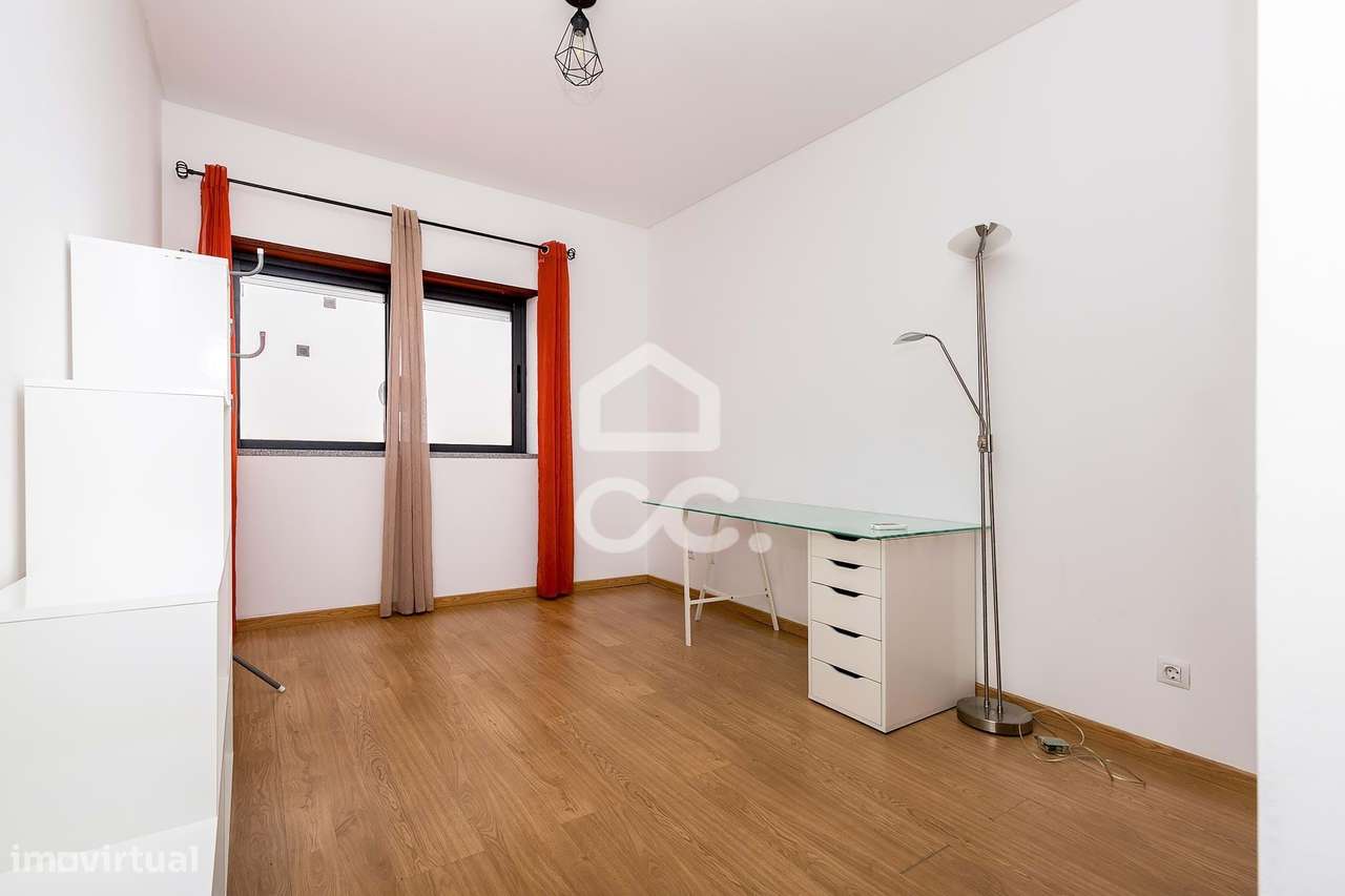 Apartamento T2 de Rés do Chão c/ Varanda e Lugar de Garagem | Villas d-9