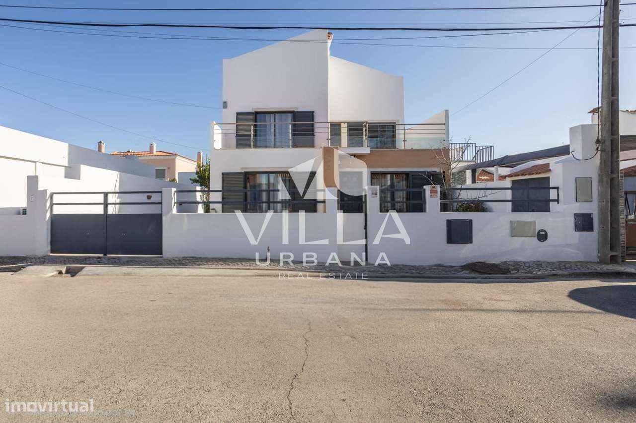Moradia T3+1 Isolada com Jardim e Excelentes Áreas | Quinta do Anjo-1