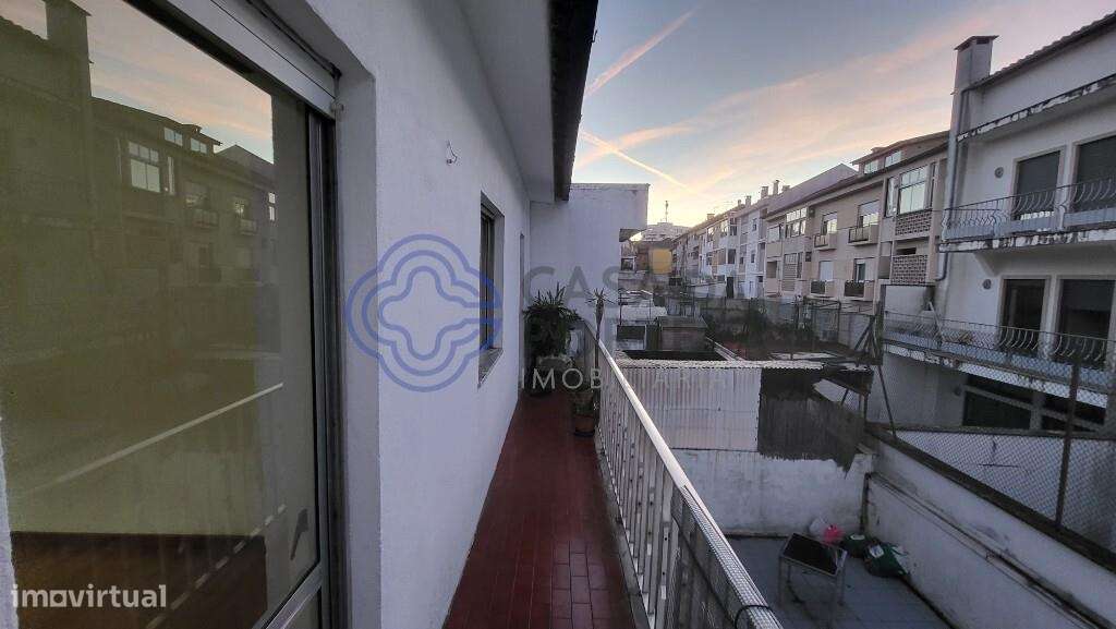 T3 em Viseu: Único no Prédio, Escada Privativa e Sótão Total. Ideal pa - Grande imagem: 5/11