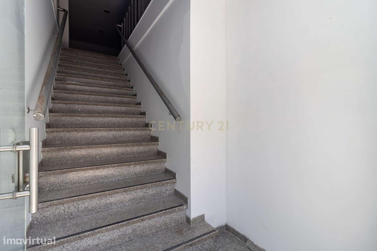 ESPAÇO COMERCIAL/SERVIÇOS com 311m2, para venda, no centro do Prior Ve-46