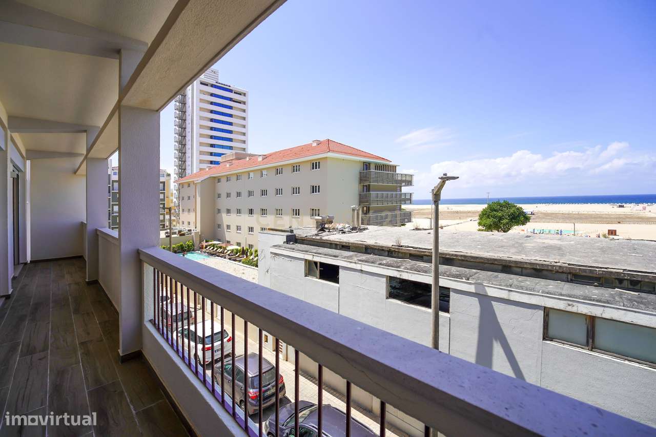 Apartamento T3 frente ao mar-25