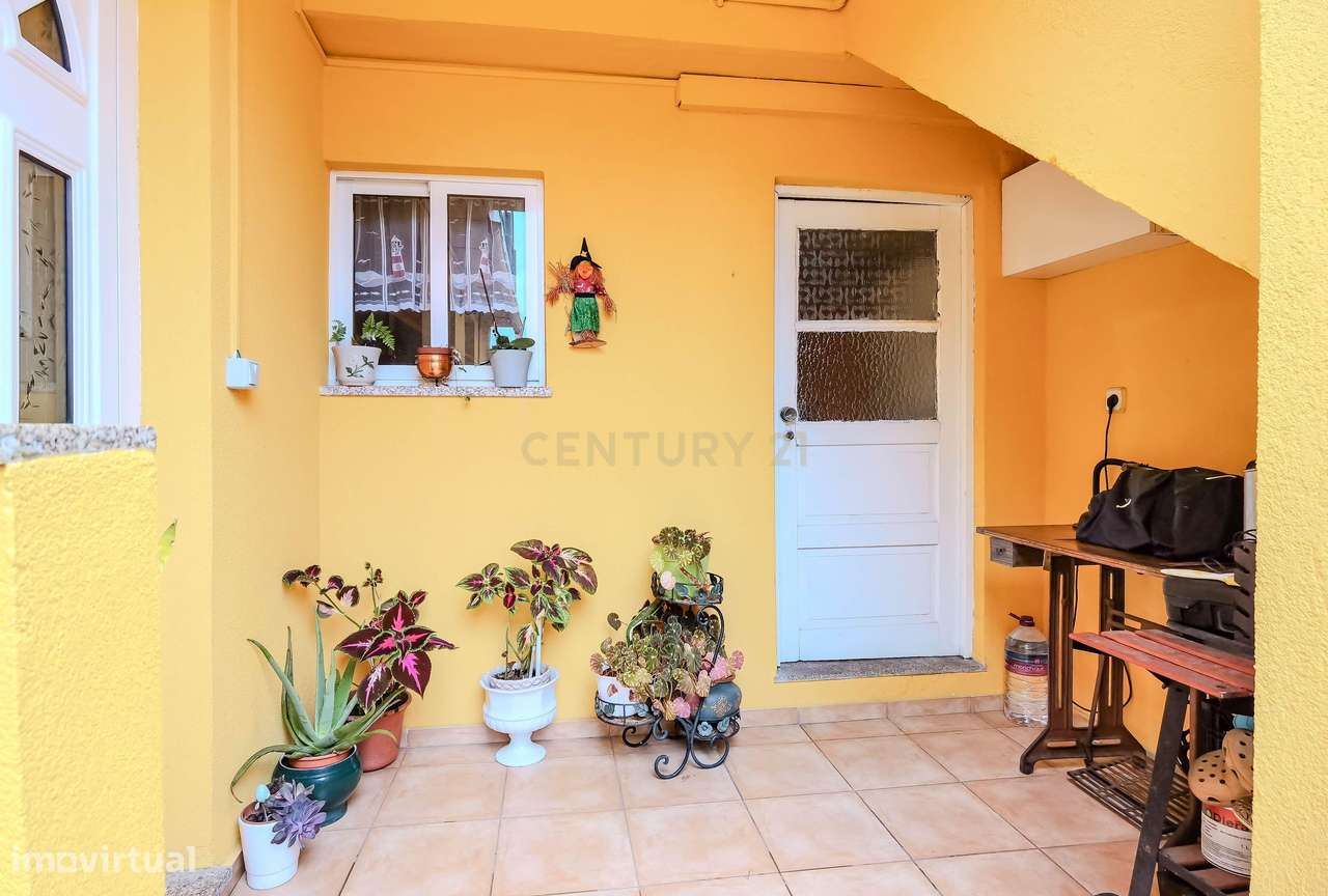 Moradia BiFamiliar T4 a cerca de 2Km da praia de Leça da Palmeira - Grande imagem: 1/24