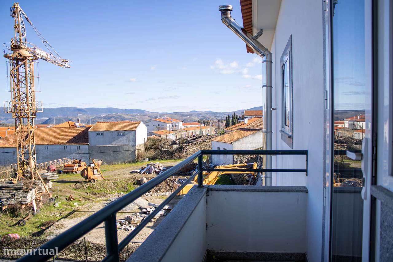 Moradia moderna | 3 pisos | Vila Nova Foz Côa-25