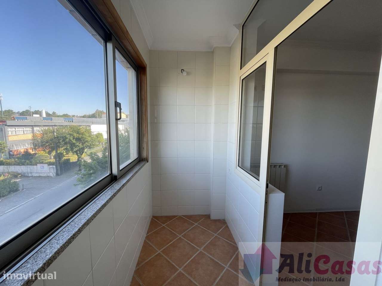 **Excelente Apartamento T2 C/Ampla varanda em Localização Privilegia-15