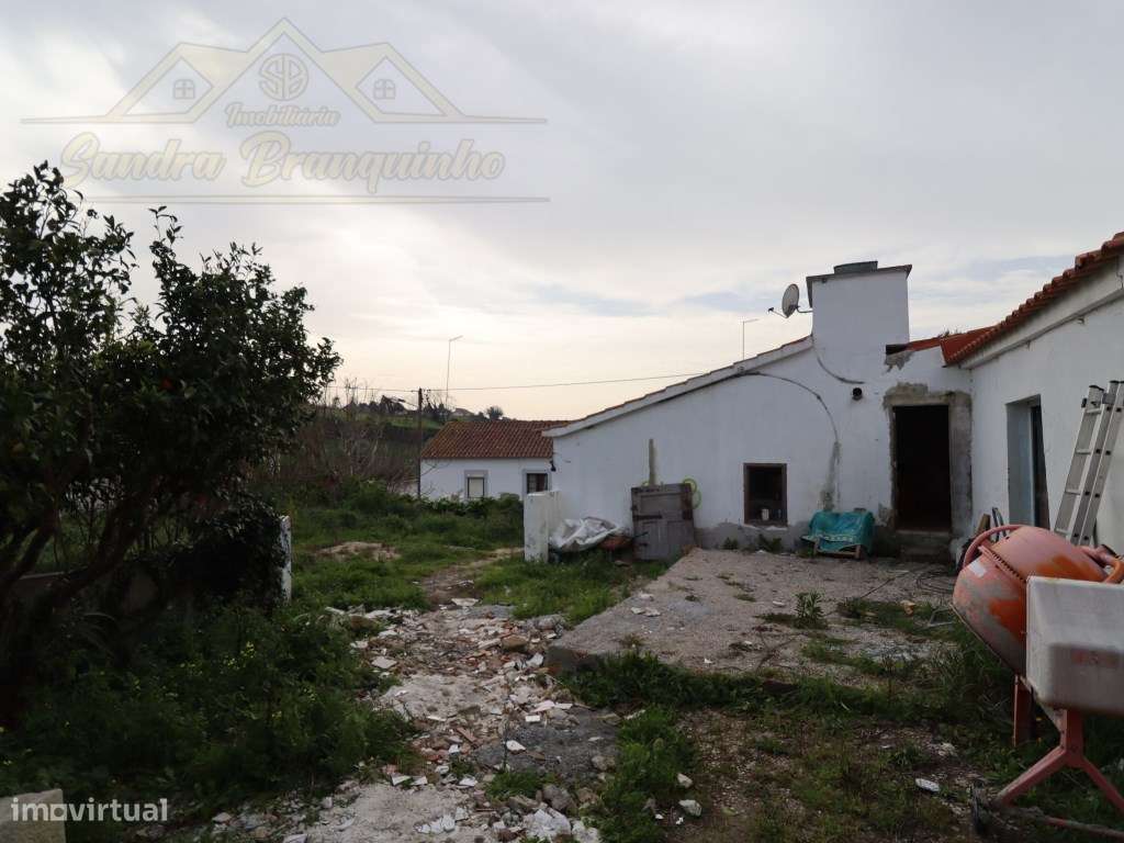 Moradia T3 com garagem e terreno 4120m2-55