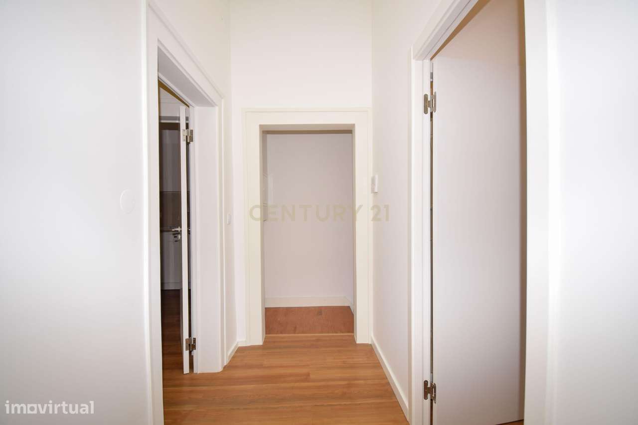 Apartamento T2 renovado na Rua dos Fanqueiros-19