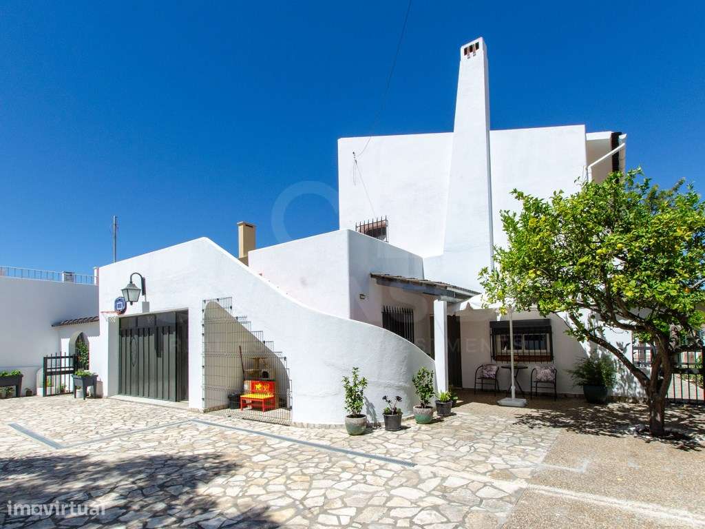 Moradia T6+1 renovada em Benavente-49
